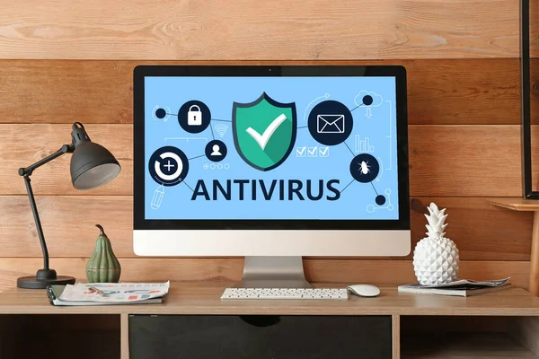 Egy modern számítógép képernyőjén antivírus program ikonok láthatók.