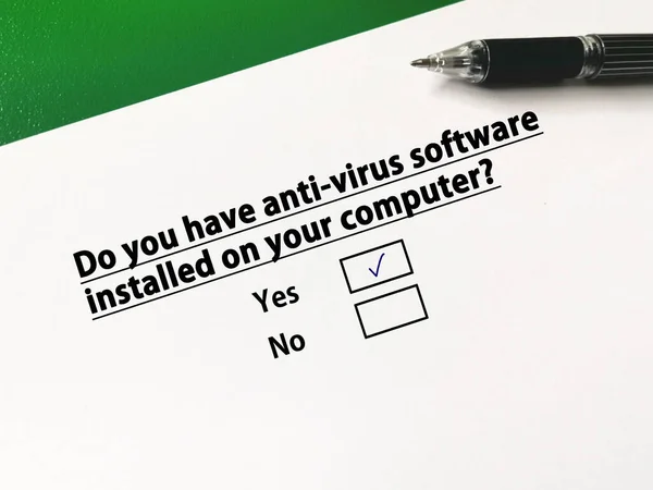 Egy papírlap, amelyen az antivírus szoftver telepítéséről kérdeznek.