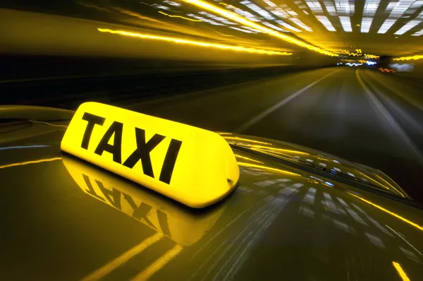Mennyibe kerül egy taxi szilveszter éjjelén?